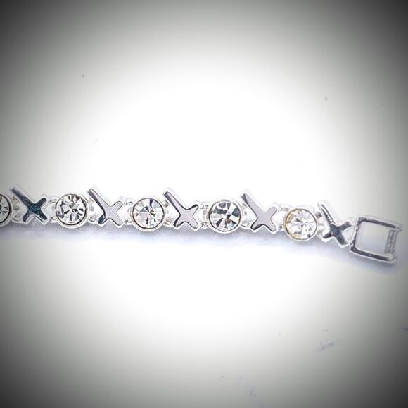 Cross & Crystal 7.5" Crystal Silvertone Tennis Link Bracelet - Picture 1 of 10